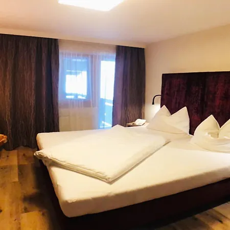 Hotel Alpenblick 3*